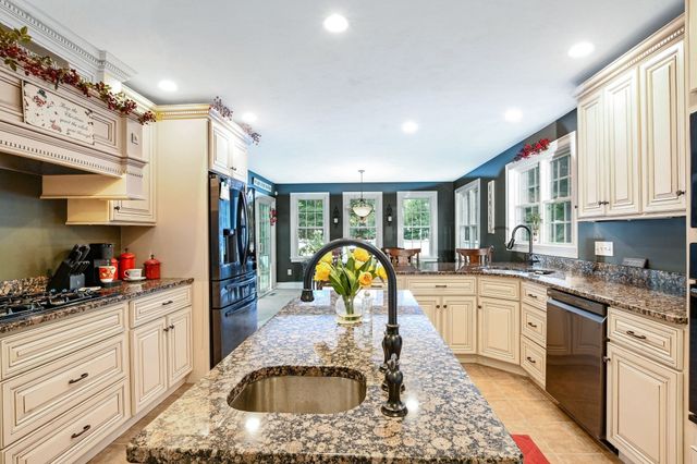 50 Craven Ct, Taunton, MA 02780