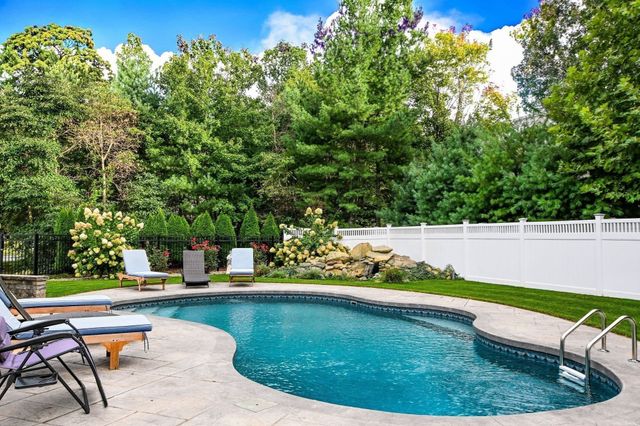 50 Craven Ct, Taunton, MA 02780