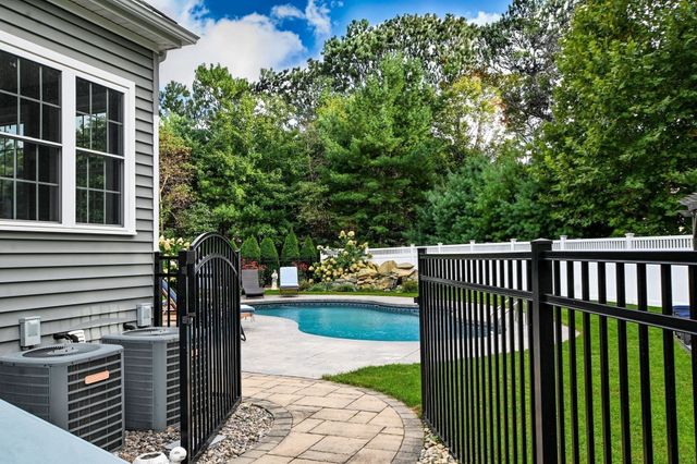 50 Craven Ct, Taunton, MA 02780