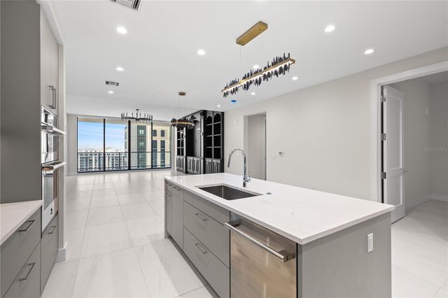 275 1ST AVENUE S 2803, St Petersburg, FL 33701