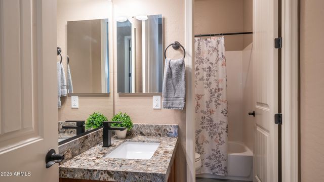 8449 E JENSEN Street, Mesa, AZ 85207