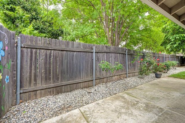 7400 Saybrook Dr, Citrus Heights, CA 95621