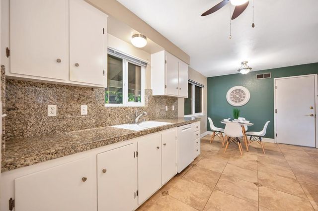 7400 Saybrook Dr, Citrus Heights, CA 95621