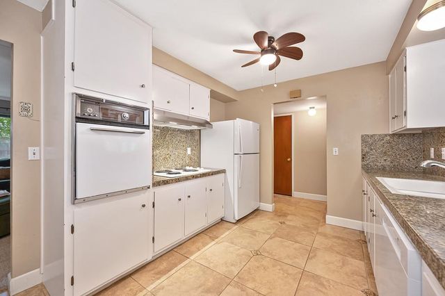 7400 Saybrook Dr, Citrus Heights, CA 95621