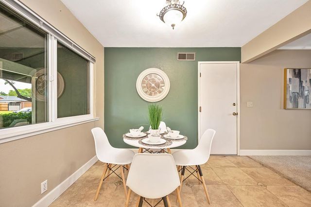 7400 Saybrook Dr, Citrus Heights, CA 95621