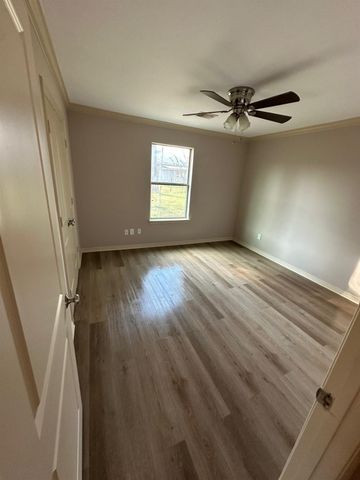 209 6th Street, Dobbin, TX 77333