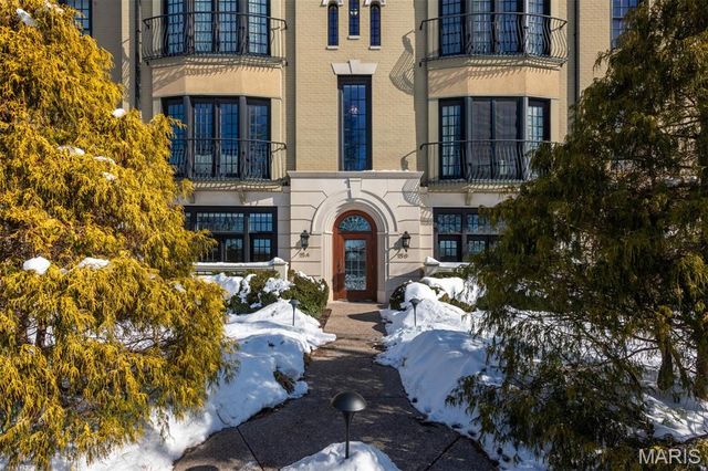 15 Topton Way 1B, St Louis, MO 63105