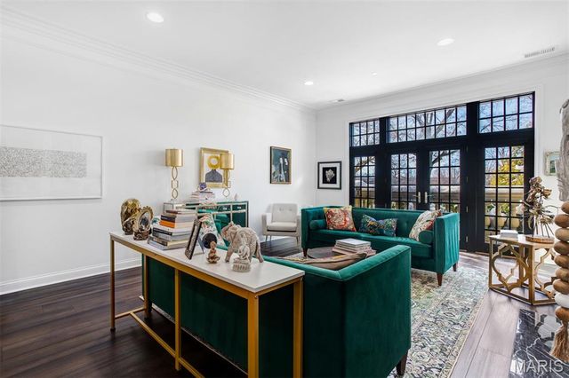 15 Topton Way 1B, St Louis, MO 63105