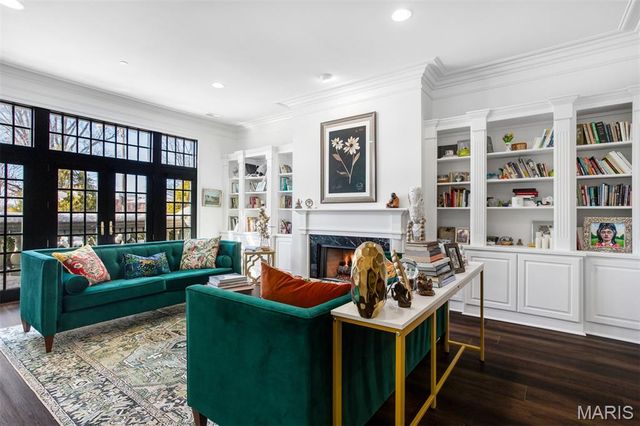 15 Topton Way 1B, St Louis, MO 63105