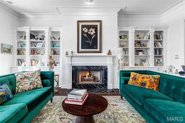 15 Topton Way 1B, St Louis, MO 63105