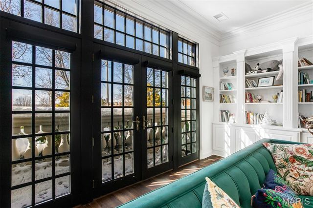 15 Topton Way 1B, St Louis, MO 63105