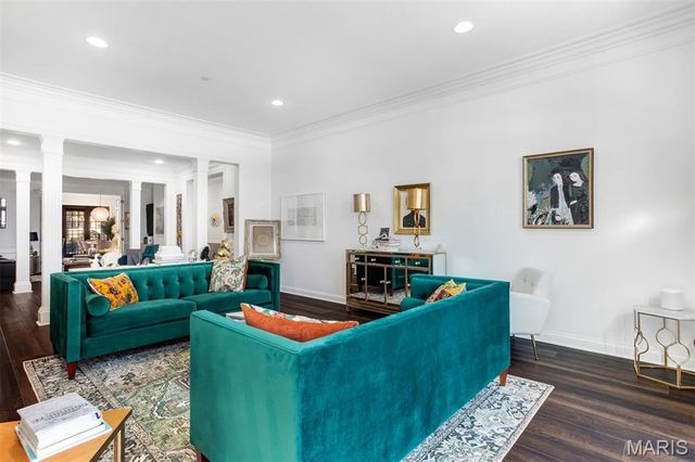 15 Topton Way 1B, St Louis, MO 63105