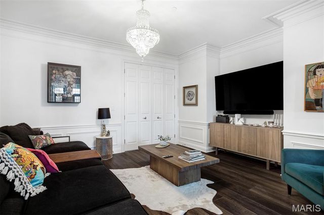 15 Topton Way 1B, St Louis, MO 63105