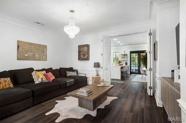 15 Topton Way 1B, St Louis, MO 63105