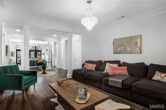 15 Topton Way 1B, St Louis, MO 63105