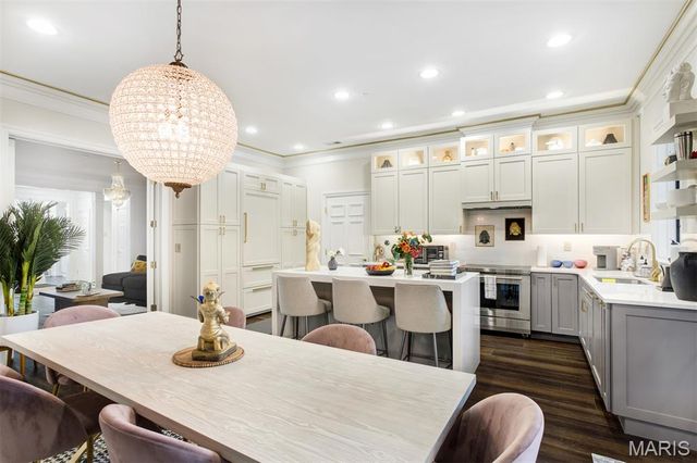 15 Topton Way 1B, St Louis, MO 63105