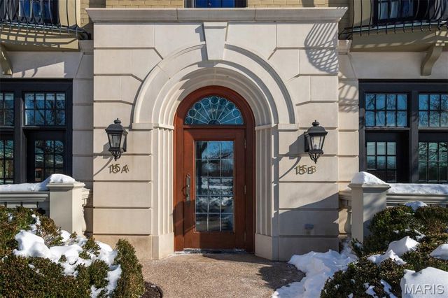 15 Topton Way 1B, St Louis, MO 63105