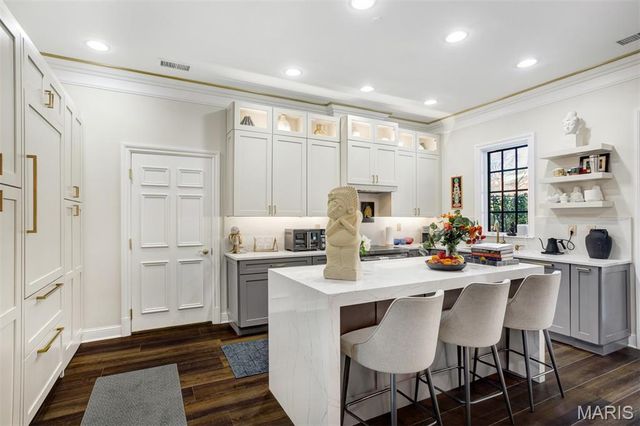 15 Topton Way 1B, St Louis, MO 63105