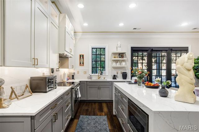 15 Topton Way 1B, St Louis, MO 63105