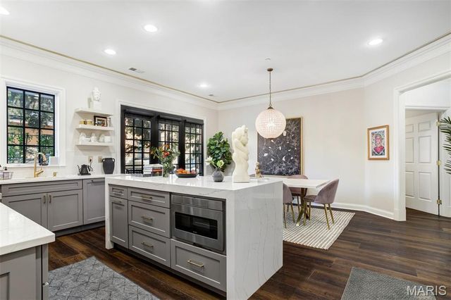 15 Topton Way 1B, St Louis, MO 63105