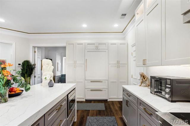 15 Topton Way 1B, St Louis, MO 63105