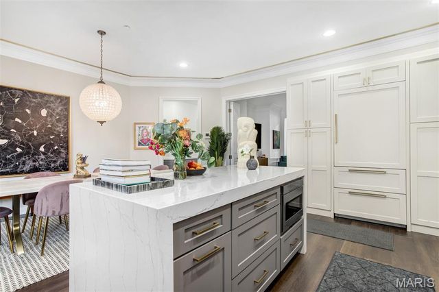 15 Topton Way 1B, St Louis, MO 63105