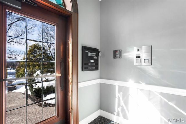 15 Topton Way 1B, St Louis, MO 63105