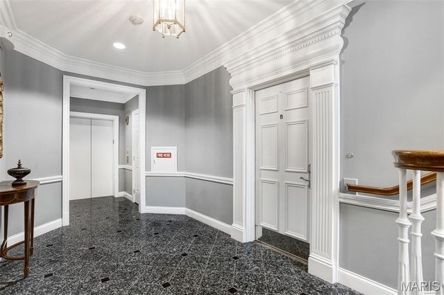 15 Topton Way 1B, St Louis, MO 63105