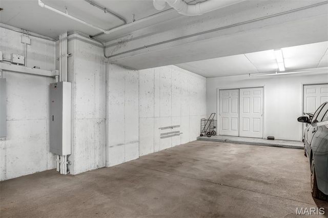 15 Topton Way 1B, St Louis, MO 63105