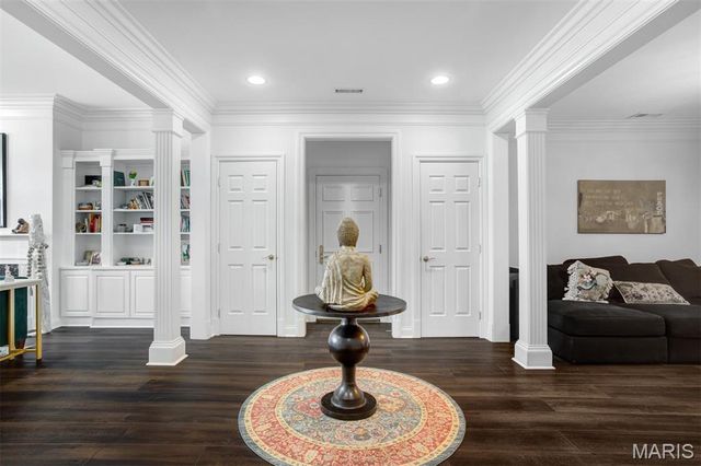 15 Topton Way 1B, St Louis, MO 63105