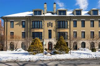 15 Topton Way 1B, St Louis, MO 63105