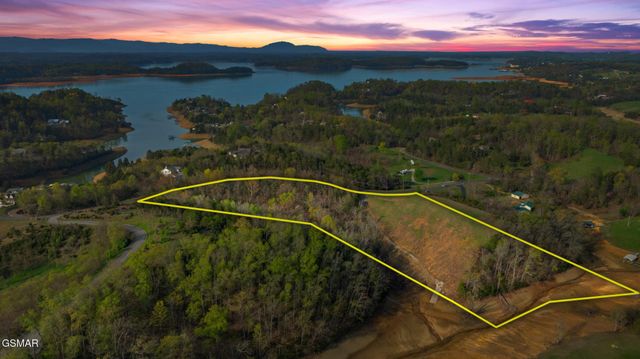 12 Ferry Hill Road, Dandridge, TN 37725
