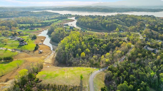 12 Ferry Hill Road, Dandridge, TN 37725