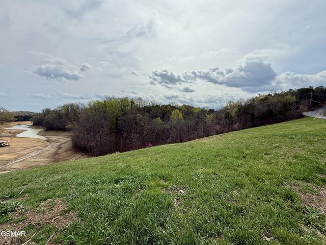12 Ferry Hill Road, Dandridge, TN 37725