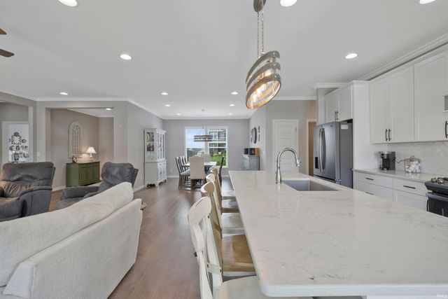 5660 Brompton Drive, Newburgh, IN 47630