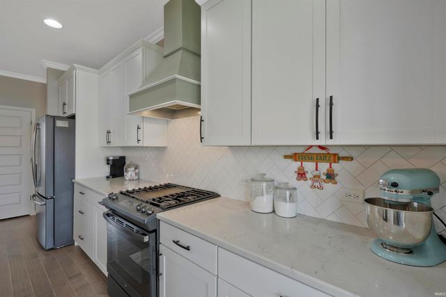 5660 Brompton Drive, Newburgh, IN 47630