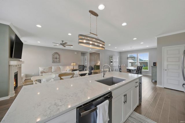 5660 Brompton Drive, Newburgh, IN 47630