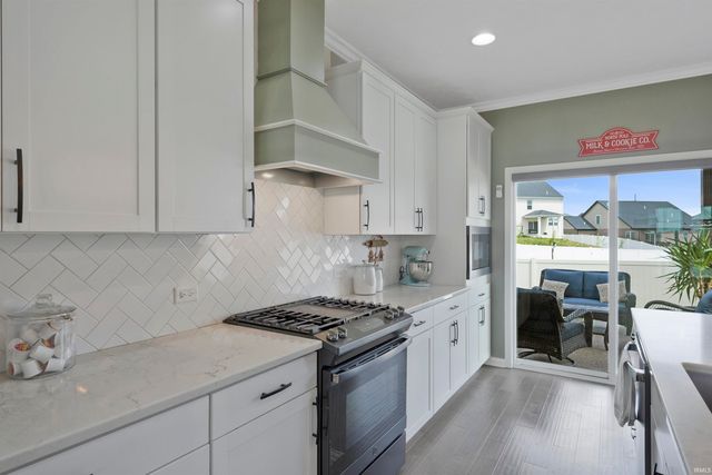 5660 Brompton Drive, Newburgh, IN 47630