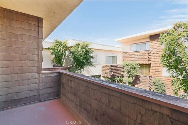 5400 Newcastle Avenue 70, Encino, CA 91316