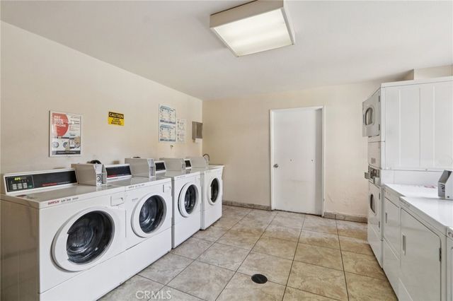 5400 Newcastle Avenue 70, Encino, CA 91316