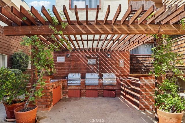 5400 Newcastle Avenue 70, Encino, CA 91316