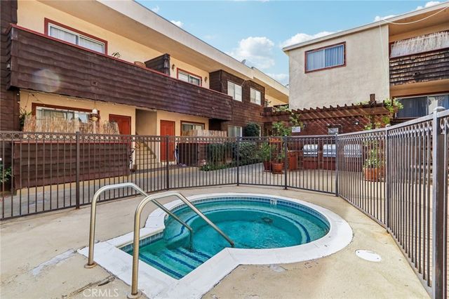 5400 Newcastle Avenue 70, Encino, CA 91316