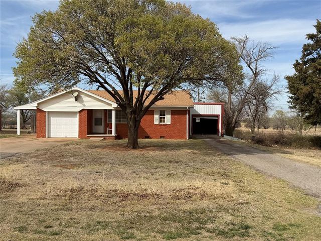 709 E E N Boundary Highway, Sentinel, OK 73664