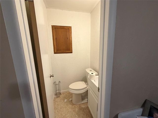 709 E E N Boundary Highway, Sentinel, OK 73664