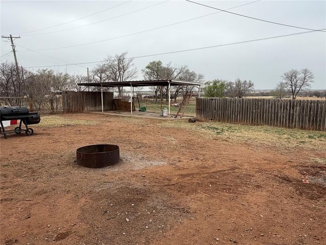 709 E E N Boundary Highway, Sentinel, OK 73664