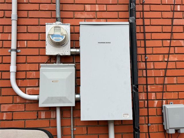 709 E E N Boundary Highway, Sentinel, OK 73664