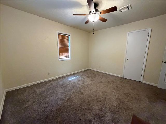 709 E E N Boundary Highway, Sentinel, OK 73664