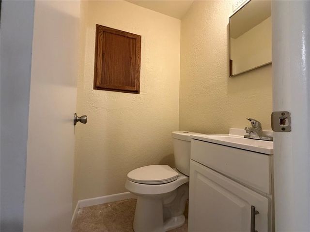 709 E E N Boundary Highway, Sentinel, OK 73664