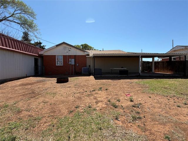 709 E E N Boundary Highway, Sentinel, OK 73664