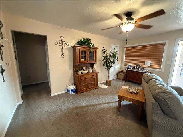 709 E E N Boundary Highway, Sentinel, OK 73664